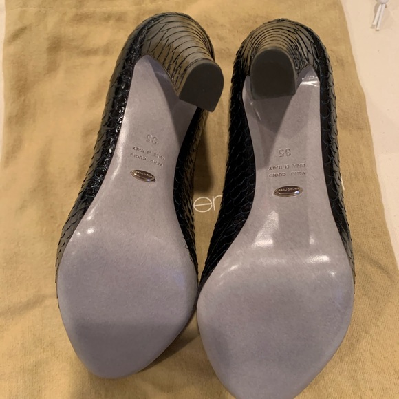 Shoes, heels - NWOT Sergio Rossi dark navy heels, hidden platform - Picture 9 of 15